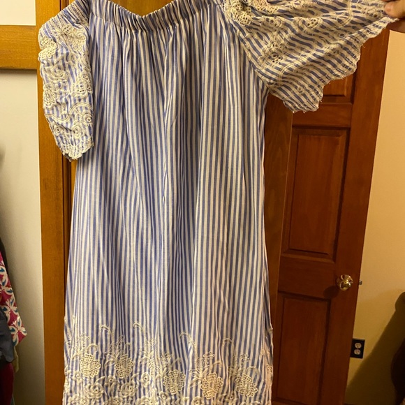 Blue/White/lace sundress. New with tags. Removable button straps. - Picture 4 of 5